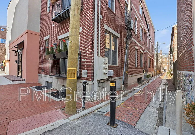 243 Montrose St #103 — Photo 6
