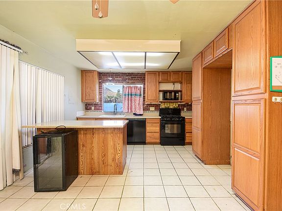 3rd image of 10988 Middleborough Rd