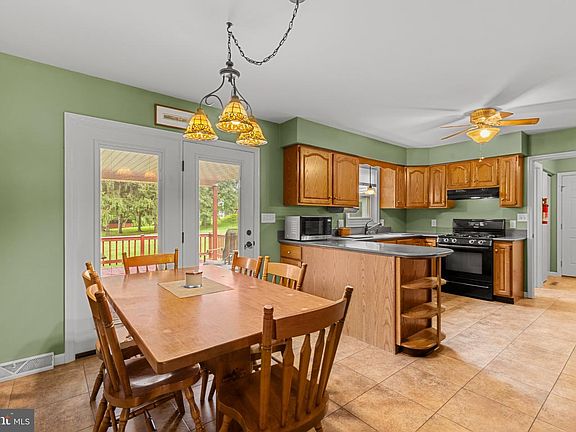 5th image of 523 Colonial Crescent Dr