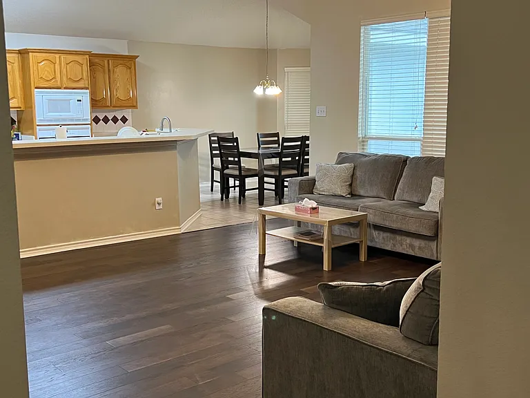 1524 Summerfield Dr — Photo 2