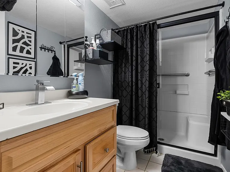 2355 W Voltaire Ave — Photo 10
