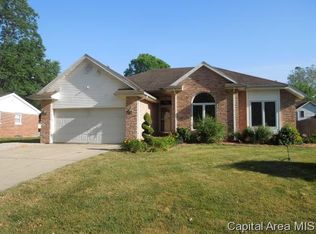 408 E Lincoln St, Riverton, IL 62561