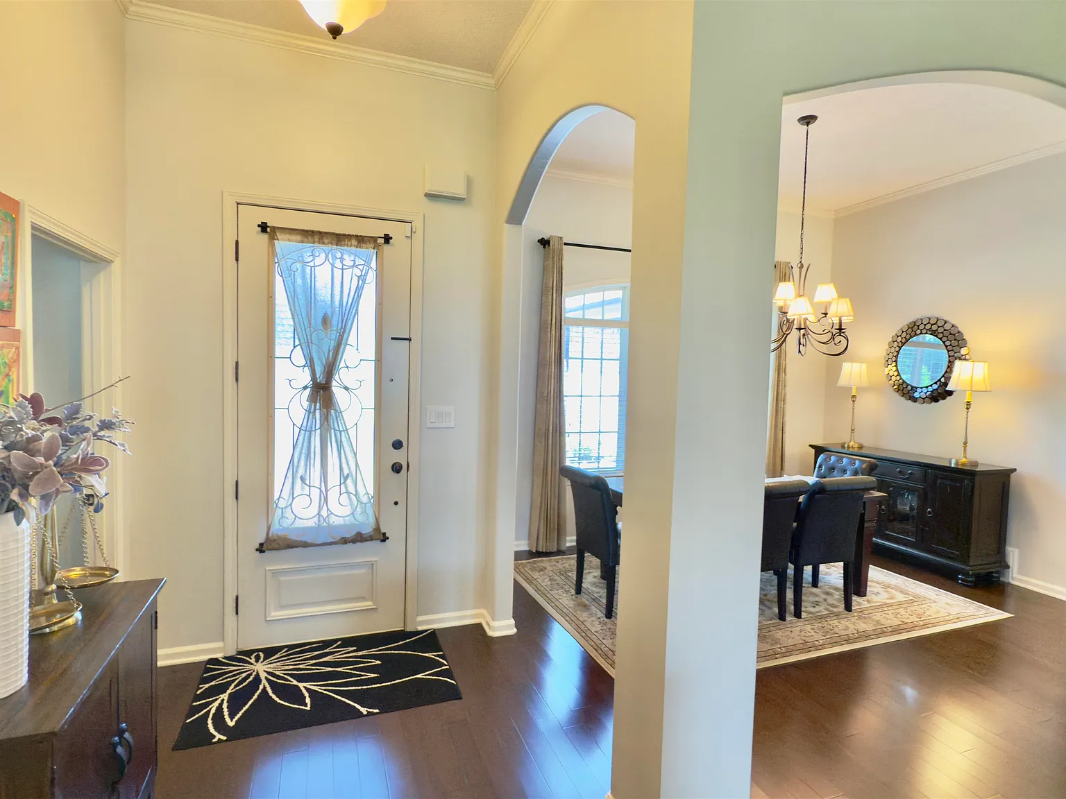 4 bed, 2.0 bath, 2648 sqft, $2,750 — Photo 2