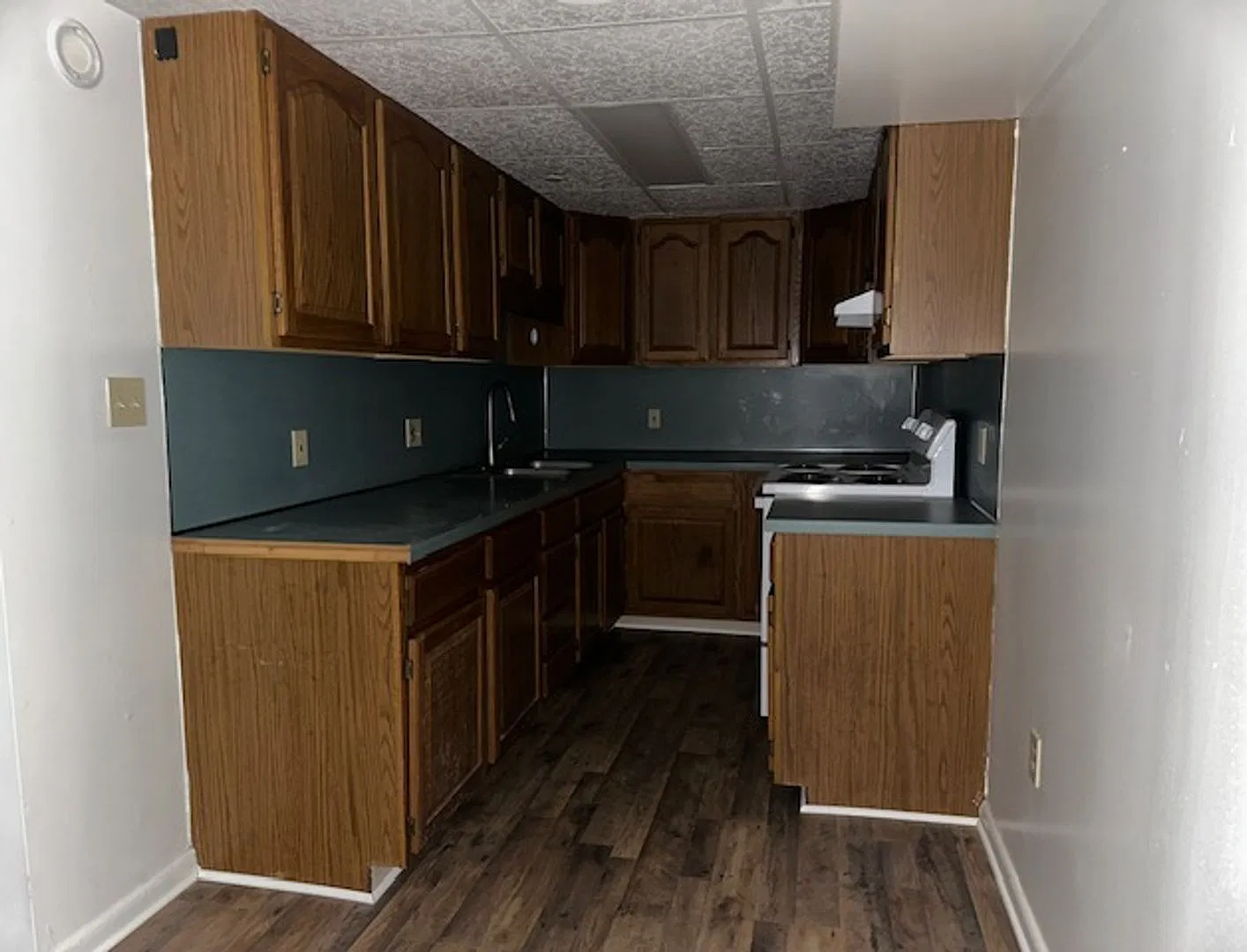 This 2-bedroom, 1-bathrrom basement level apartment in Liverpool, PA offers a practical layout, l... — Photo 4