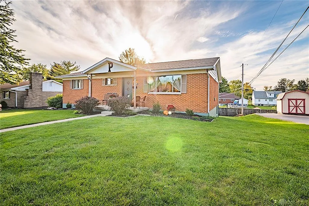 525 Hillcrest Dr photo 1