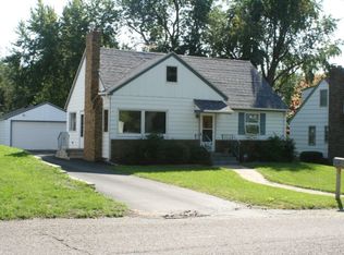 1194 Leland Rd E, Maplewood, MN 55109