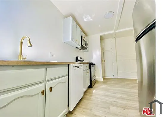 1478 W Vernon Ave — Photo 5