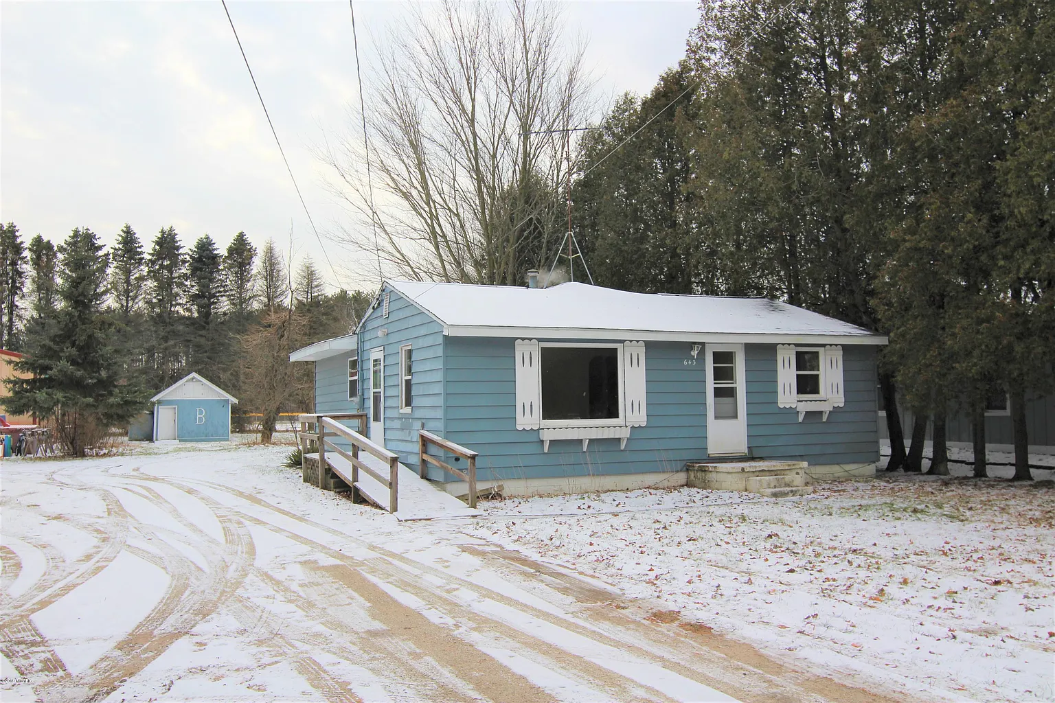 643 E Sternberg Rd photo 1