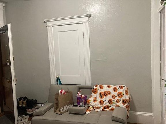 Wicked small "living" room