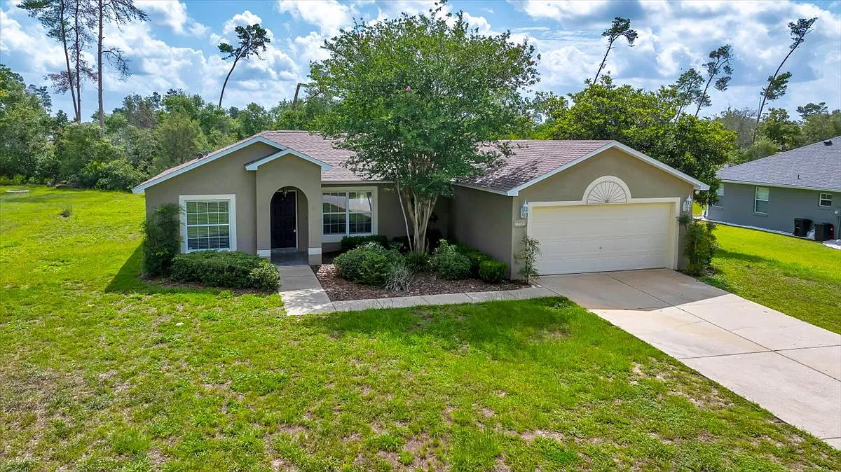 3 bed, 2.0 bath, 1454 sqft, $1,700 — Photo 2