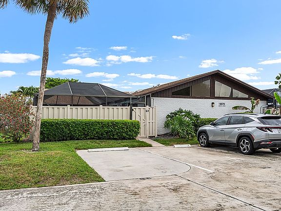 5th image of 9879 Boca Gardens Trl APT A