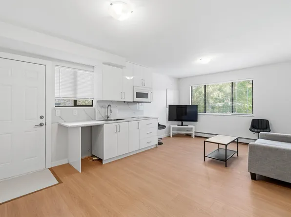 3 Saint Andrews Ave, North Vancouver, BC V7N 1Y9