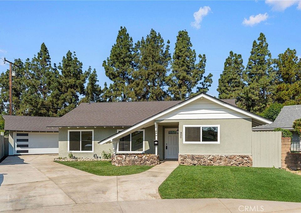 1st image of 800 E Sandra Ave