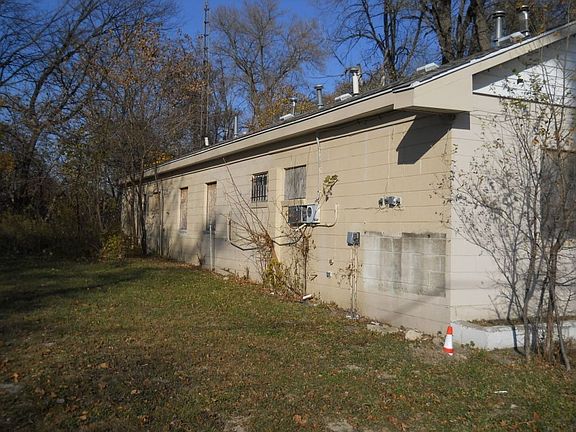 3rd image of 713 E Pasadena Ave