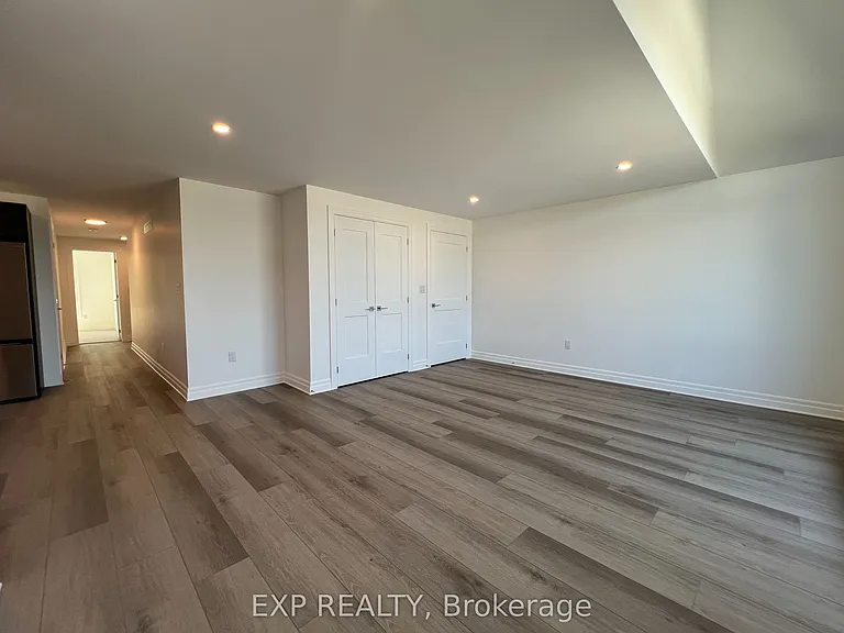 7532 Splendour Dr #UPPER — Photo 6