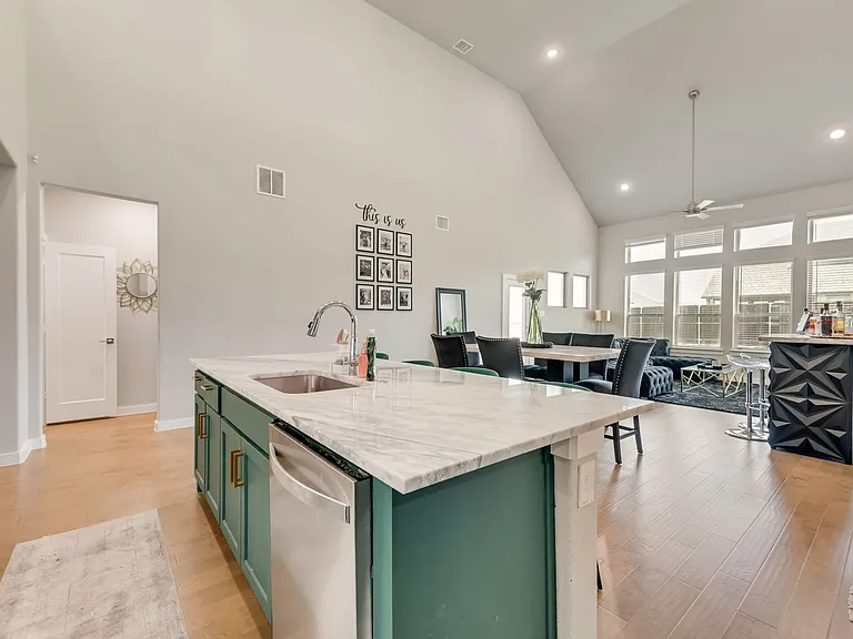211 Coyote Creek Dr — Photo 9