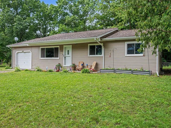 1100 Orchard Dr, Three Rivers, MI 49093