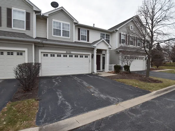 2221 Hillsboro Ct, Aurora, IL 60503