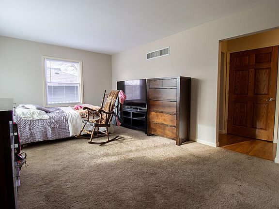 5th image of 214 N Dwiggins St