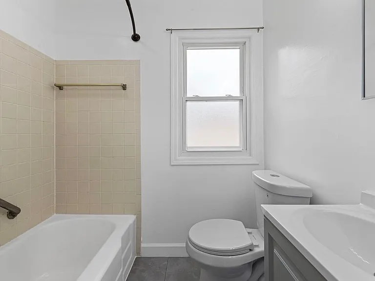 2464 Stieber St — Photo 9