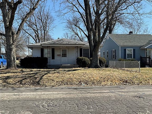 3rd image of 1094 N Westlawn Ave