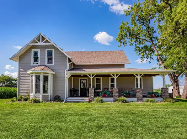 3229 305th Ln, Truro, IA 50257
