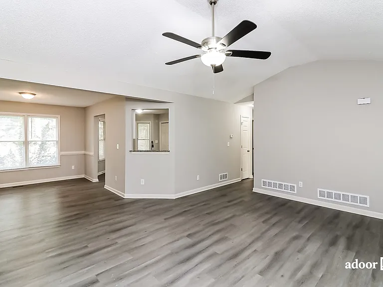 250 Sadler Dr — Photo 6