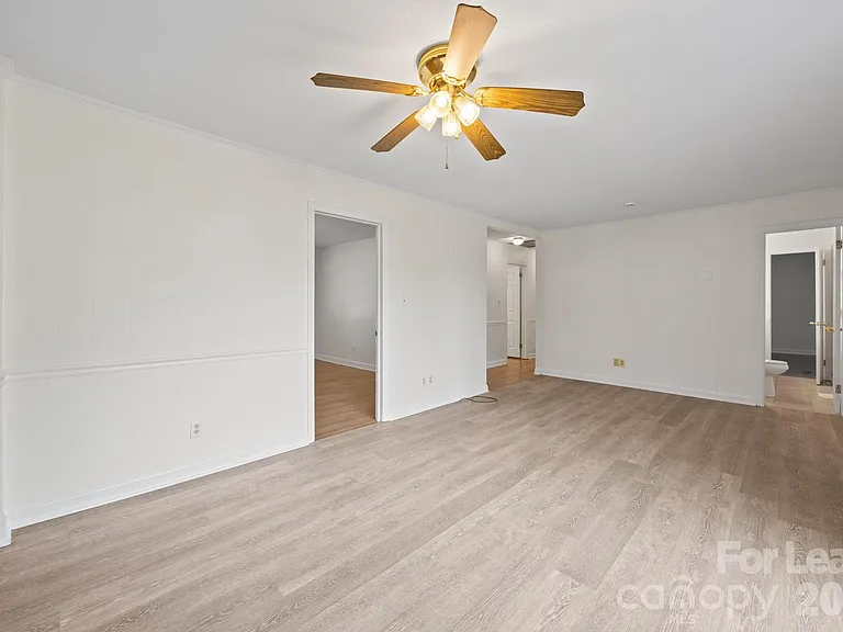 1502 Cloverdale Ln — Photo 8