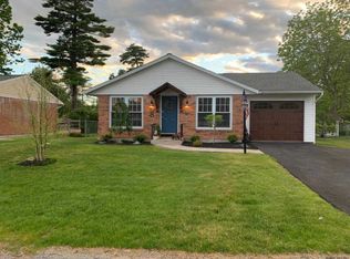 8 Vanderbilt Ave, Saratoga Springs, NY 12866