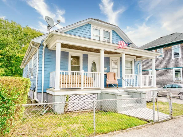 35 Prospect St, Bristol, RI 02809