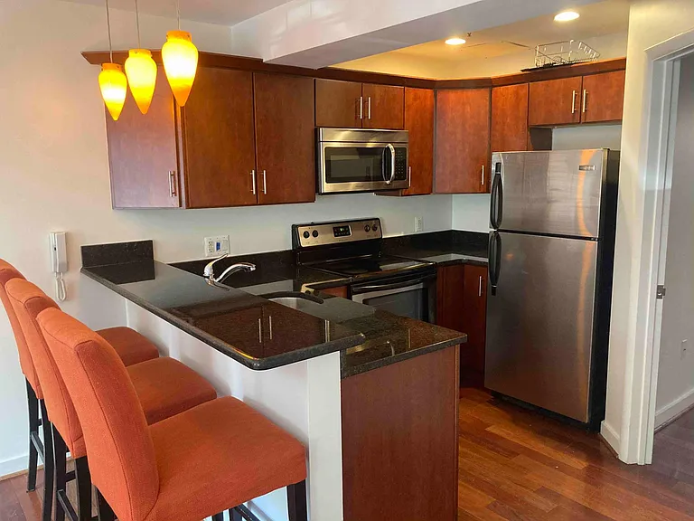 1512 Marion St NW #101 — Photo 1