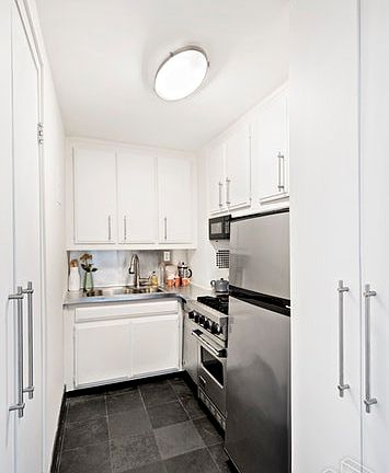 5th image of 77 E 12th St APT 17D