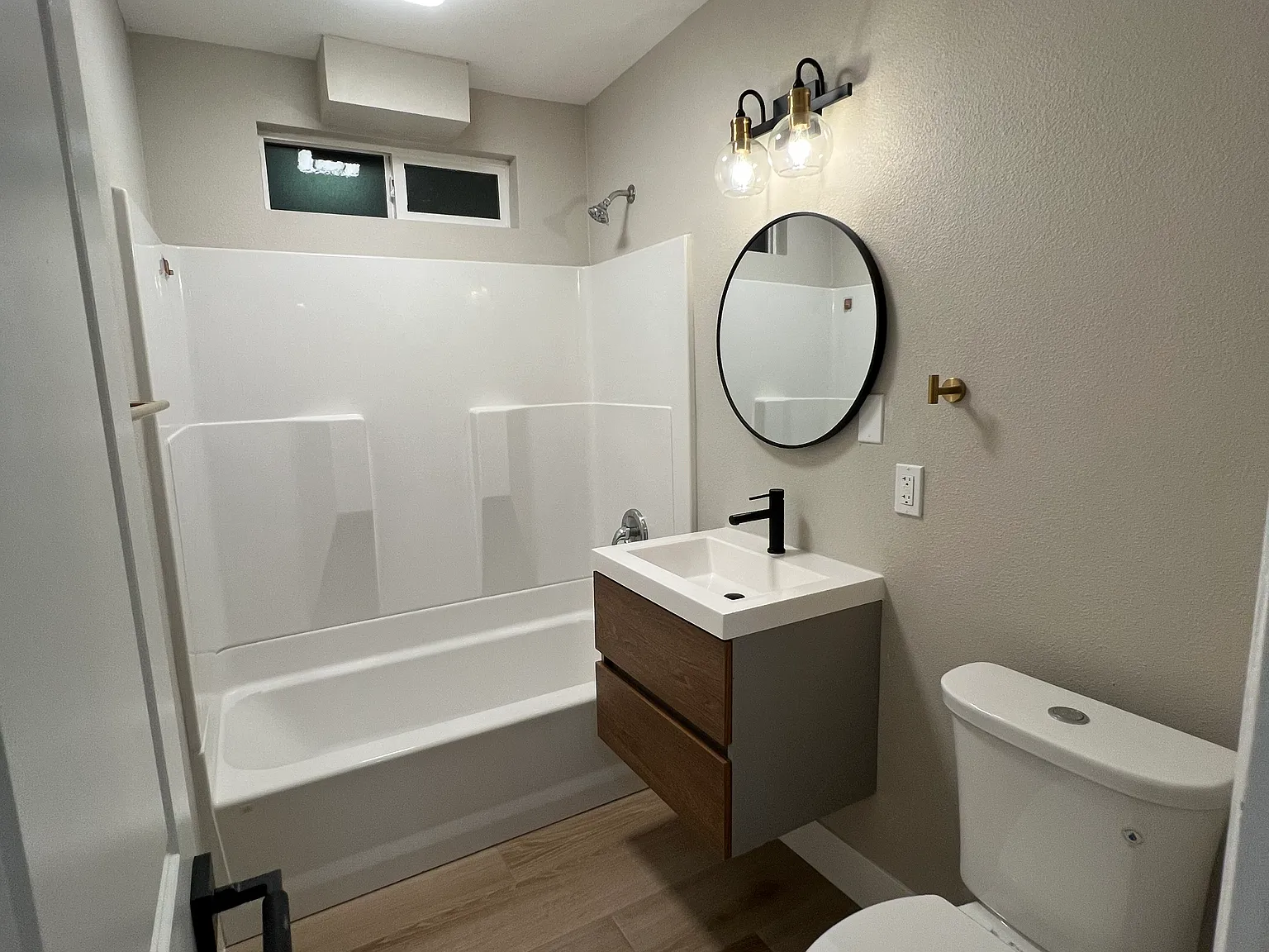 2 bed, 750 sqft, $2,500 — Photo 4