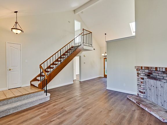4th image of 7275 Sleepy Creek Dr