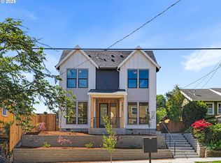 1214 SE Center St #5, Portland, OR 97202
