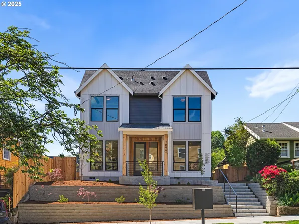 1220 SE Center St #2, Portland, OR 97202