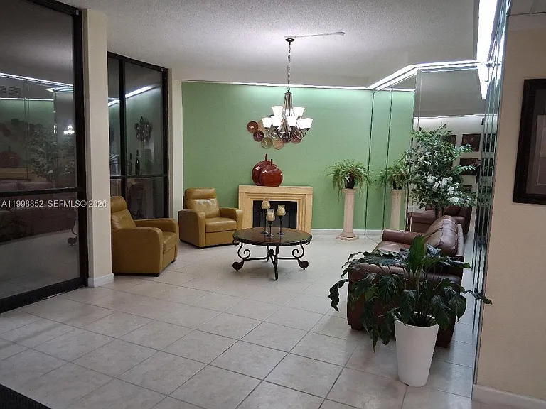 1100 Saint Charles Pl #213 — Photo 3