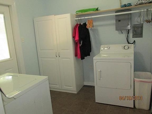 5th image of 420 Smelker St