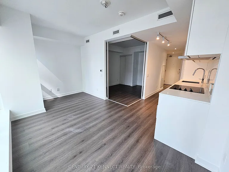 8 Wellesley St W #1106 — Photo 3