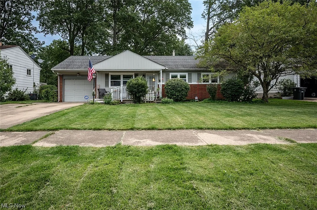 2622 Heather Ln NW photo 1