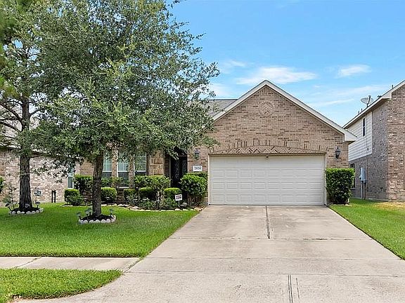 3rd image of 25026 Lakecrest Manor Dr