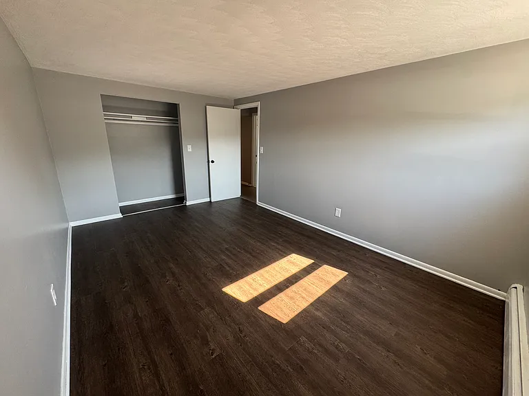 246 Montrose Ave #2 — Photo 14