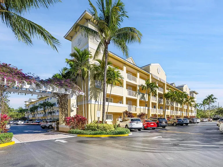 1515 E Broward Blvd #227 — Photo 43