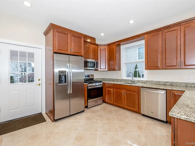 16 Grand Blvd — Photo 11
