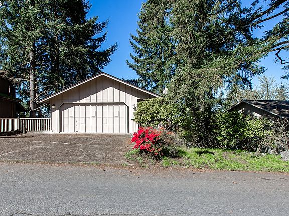 2nd image of 992 Sunset Dr