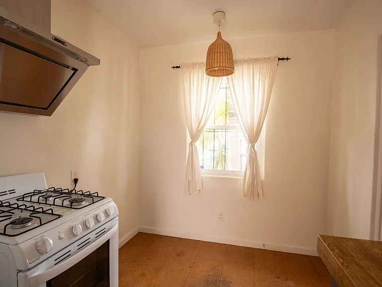 4072 Meade Ave — Photo 5