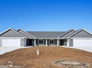 515 Raybern Ct #7, Random Lake, WI 53075