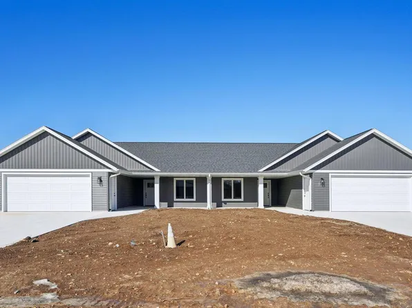 515 Raybern COURT #7, Random Lake, WI 53075