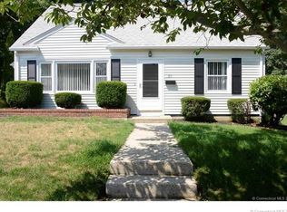 27 Peninsular Ave, Waterford, CT 06385