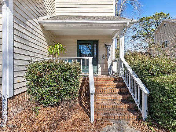 3rd image of 321 Wimbledon Court